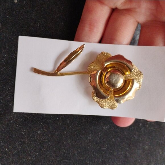 Flower brooch - Picture 1 of 3
